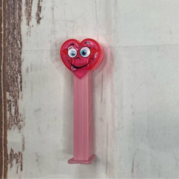 Pink Heart PEZ Dispenser 2021 Short Pink Stem - Picture 1 of 7